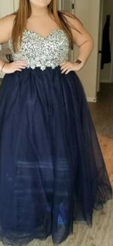New size 18 prom dress. Never worn to prom.